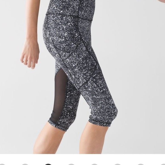 Lululemon cropped leggings EUC - Picture 2 of 9